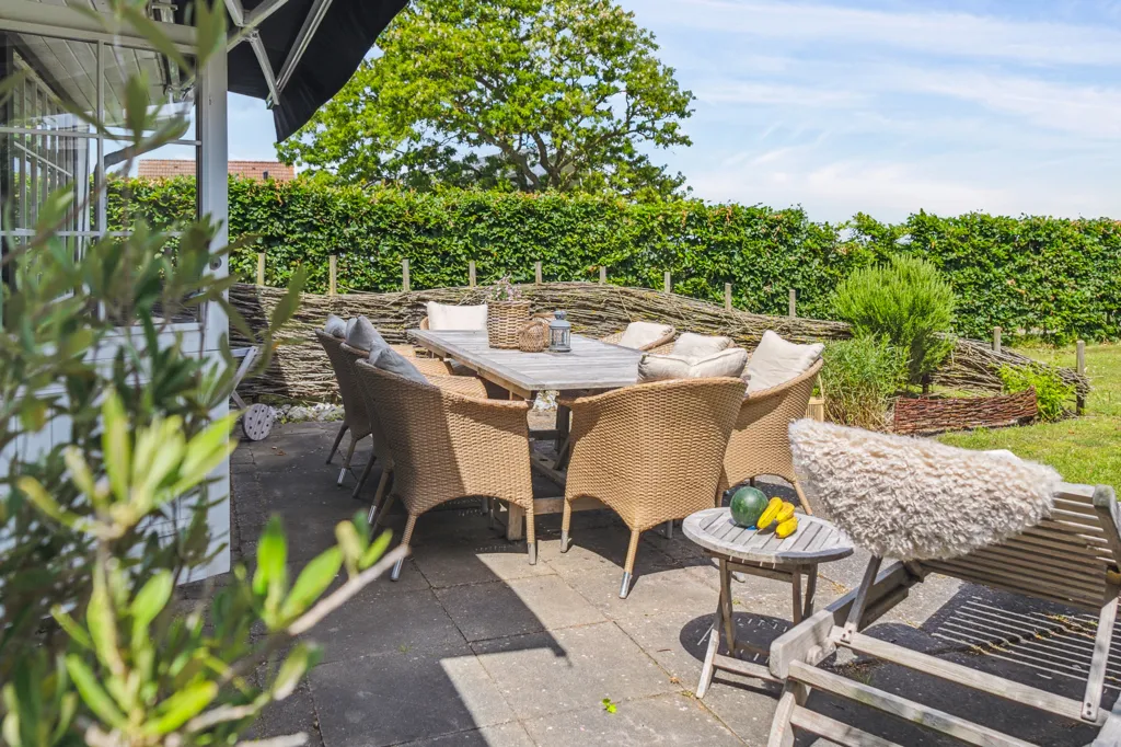Terrass - Cottage with Sea View in Nyborg