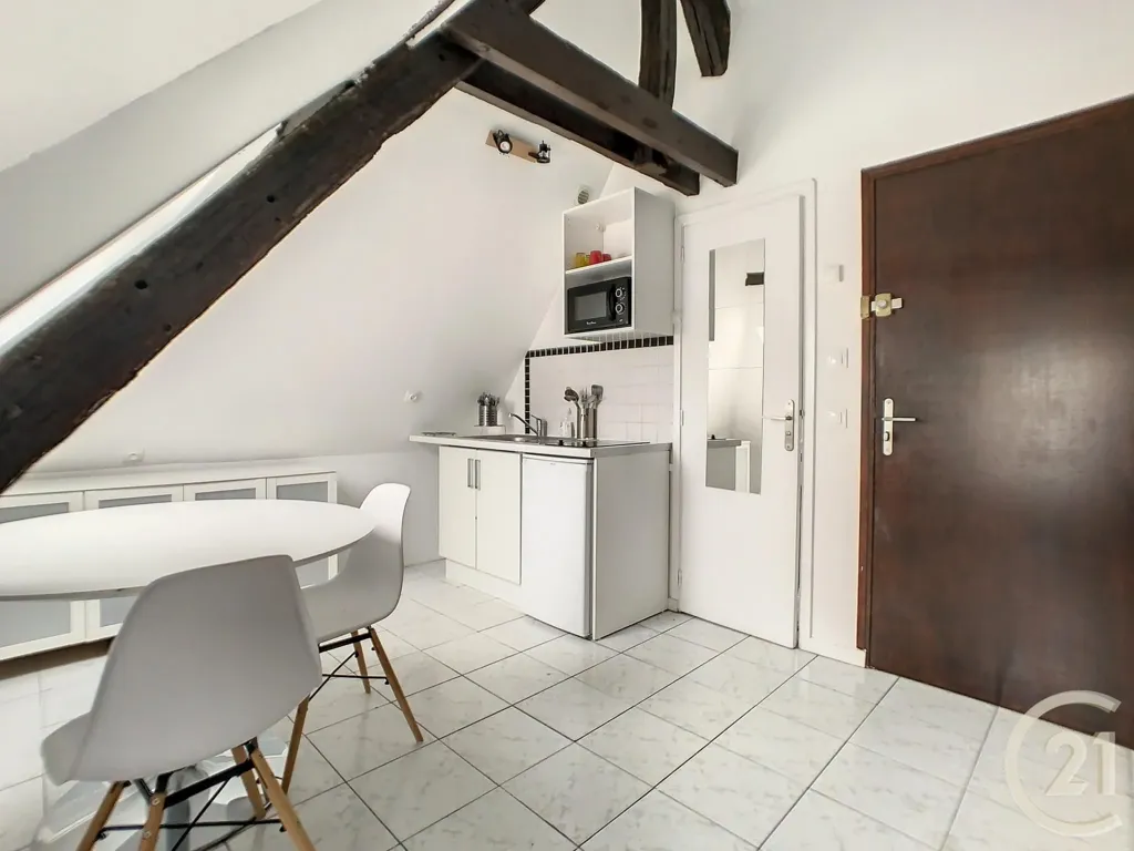 Salle à manger - Studio Meublé en Centre-Ville à Compiègne