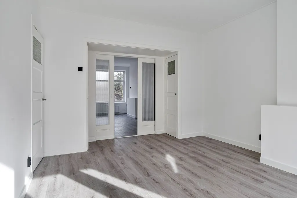 Pièces - Fully Renovated 6-Bedroom Apartment in Rotterdam