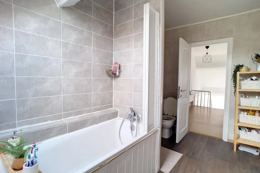 Bathrooms - Detached House with Duplex in Saint-Gilles