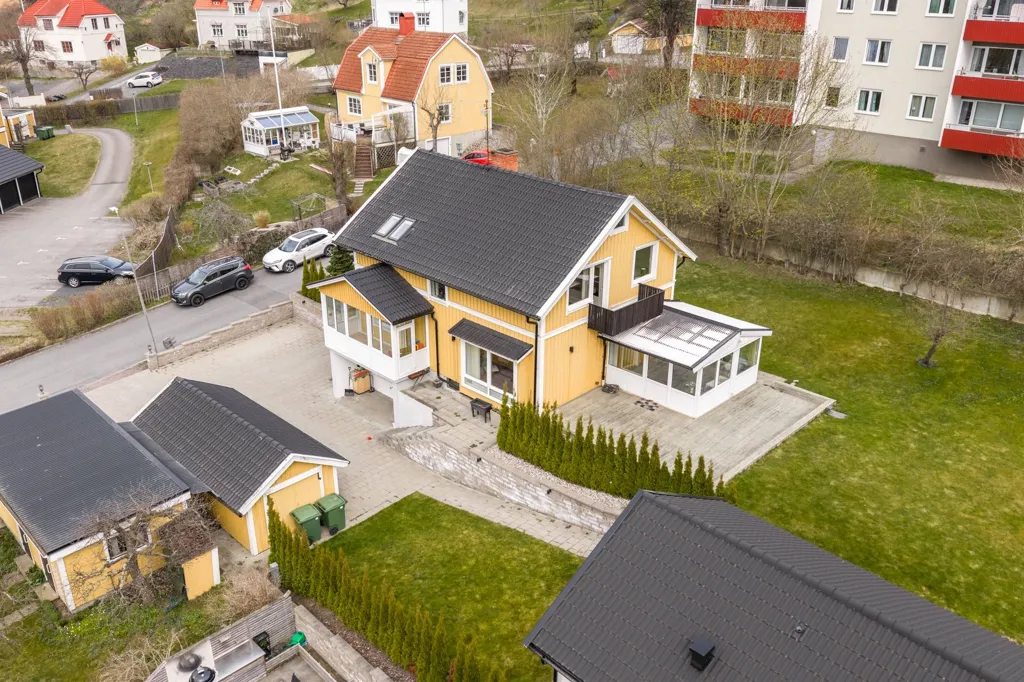Õhuvaade - Two-Home Estate with Generous Outdoor Space in Jönköping