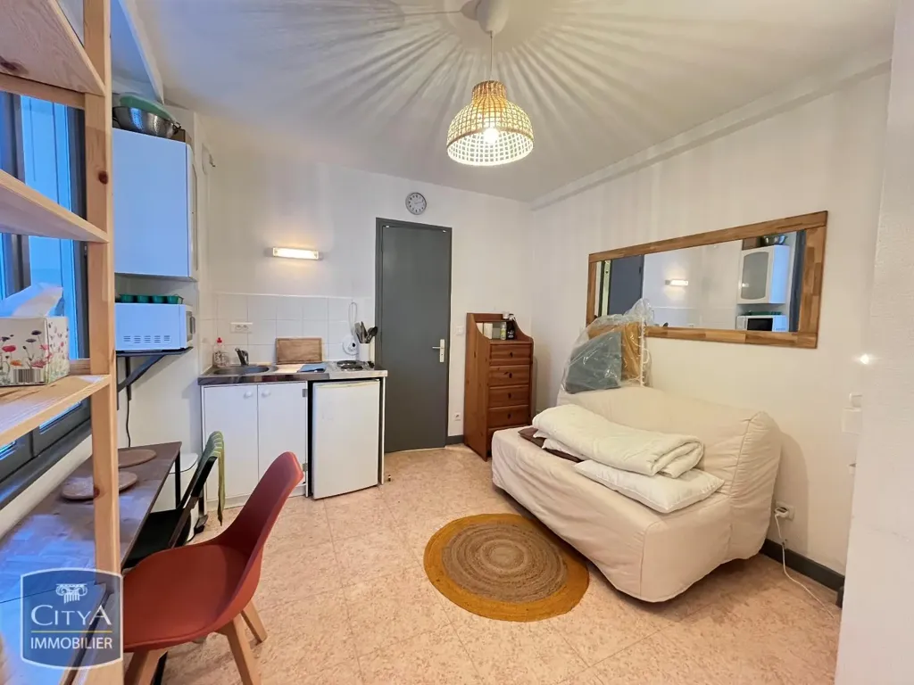 Schlafzimmer - Modern 1-Bedroom Apartment with Lift in Bourges