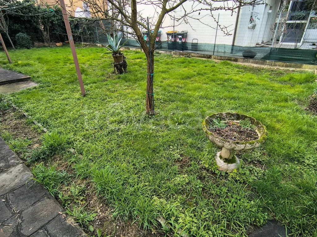 Aed - Characterful Villa to Restore with Garden in Padova
