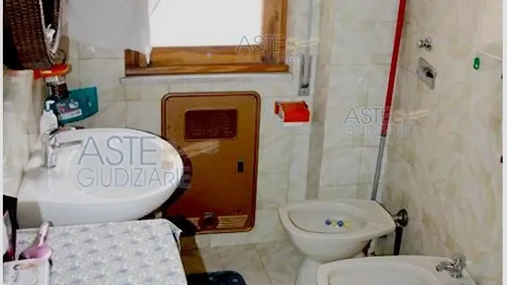 Salles de bain - Apartment with Balcony in Pomezia
