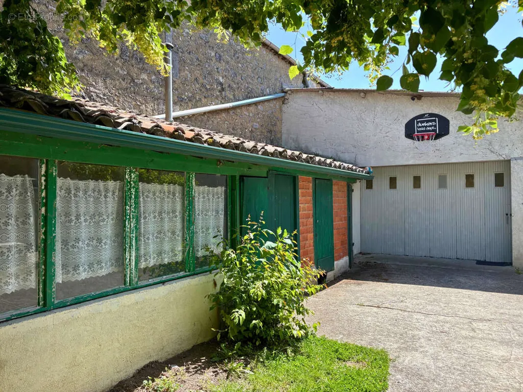 Extérieur - Maison familiale avec piscine et jardin à Cognac