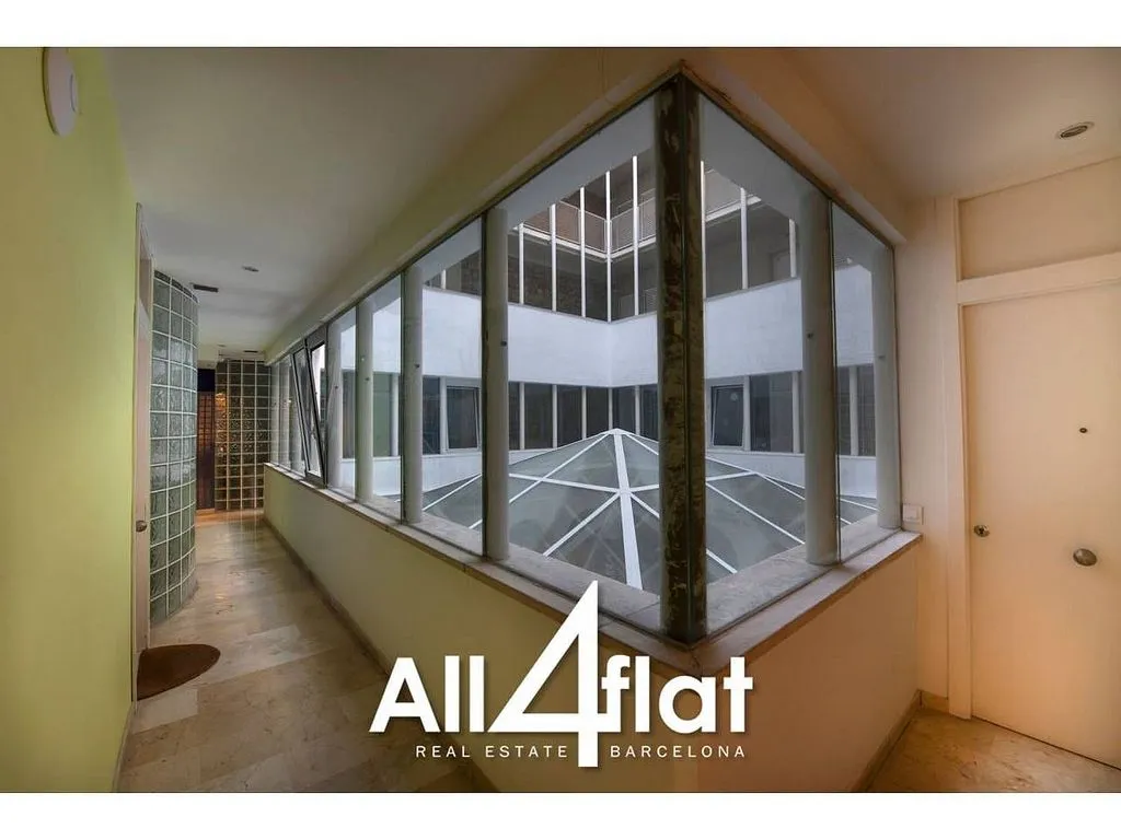 Esik - Studio with South Orientation in Sant Pere, Barcelona