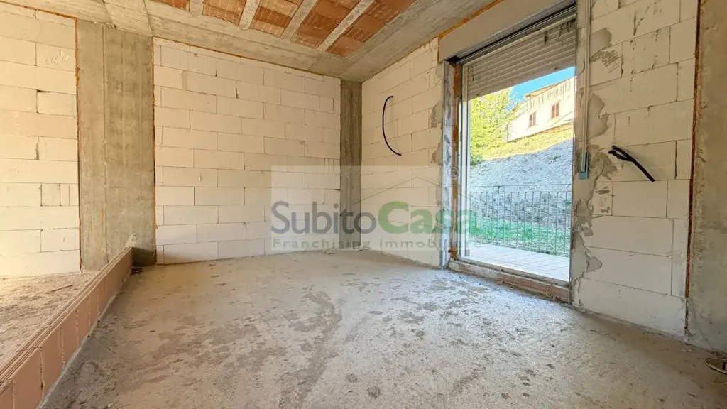 Pièces - New Apartment with Balcony in Turrivalignani