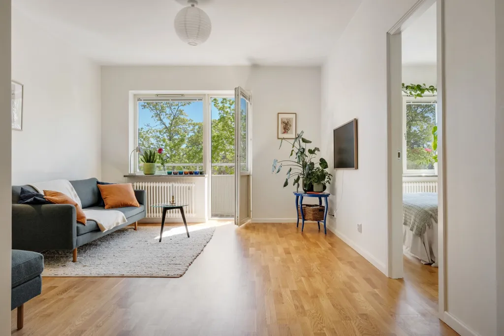 Séjour - Bright Two-Bedroom Flat with South-Facing Balcony