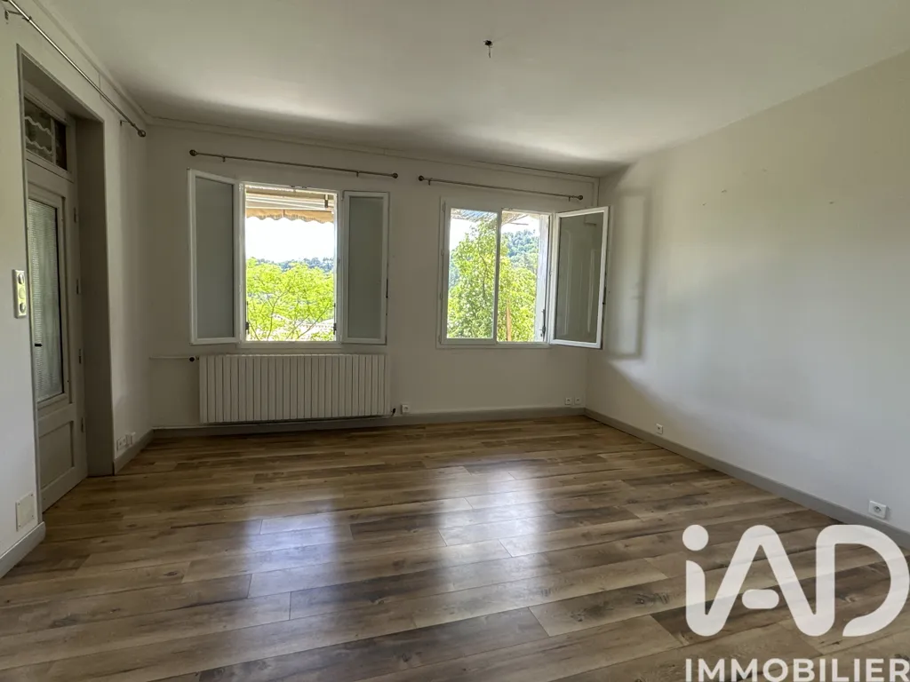 Pièces - Maison avec Vue Dominante sur Largentière