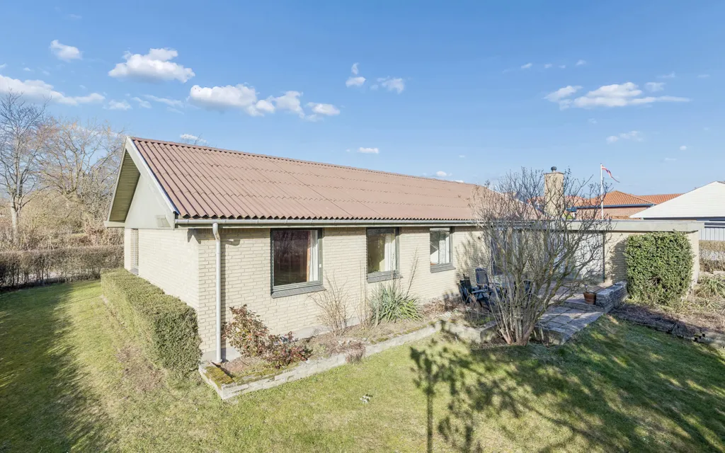 Välivaade - Villa with Large Garage in Southern Høng