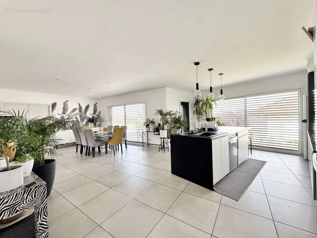 Sala da pranzo - Contemporary House with Pool in Saint-Joseph