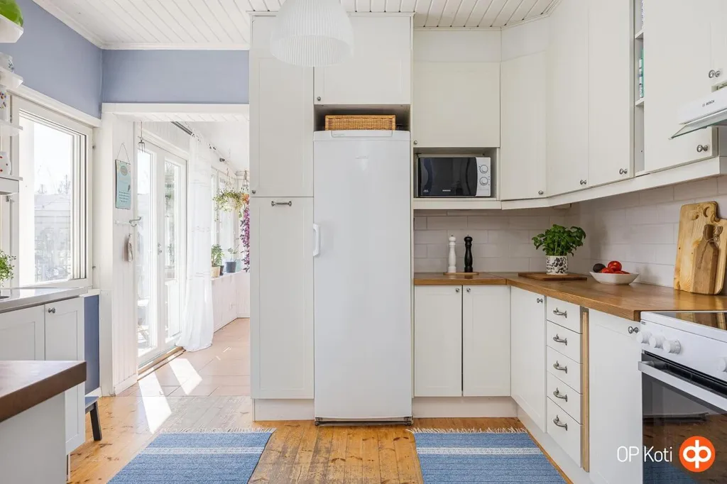 Köök - Spacious Detached House with Garden in Siuntio