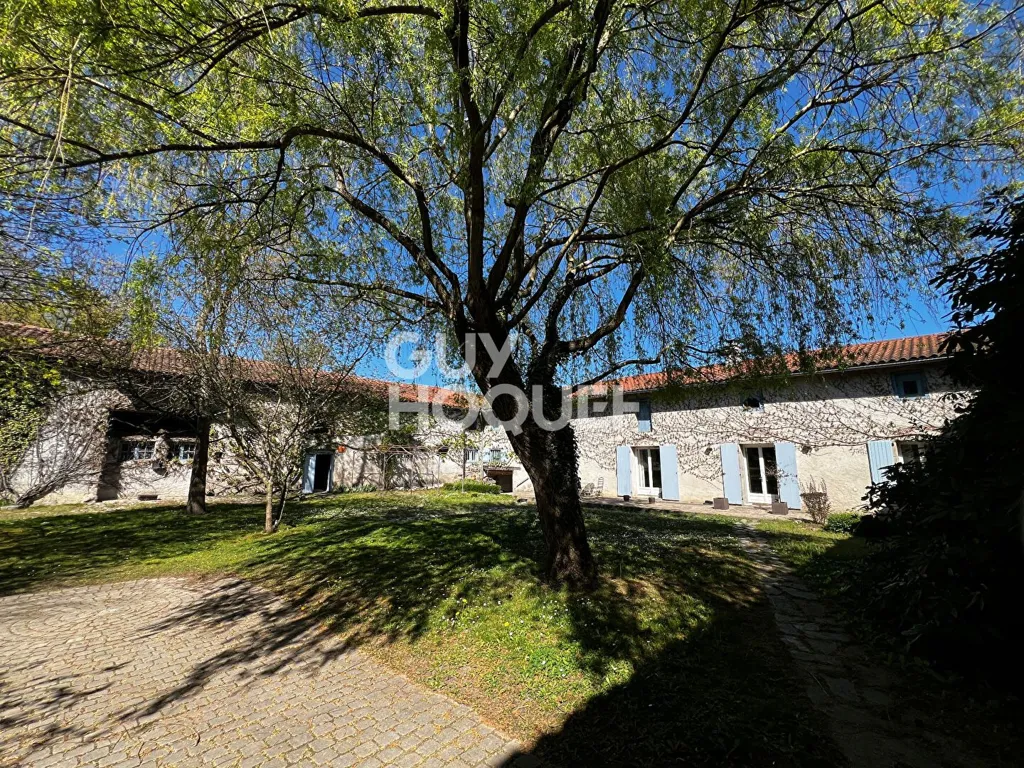 Jardin - Corps de Ferme avec Parc à Feurs