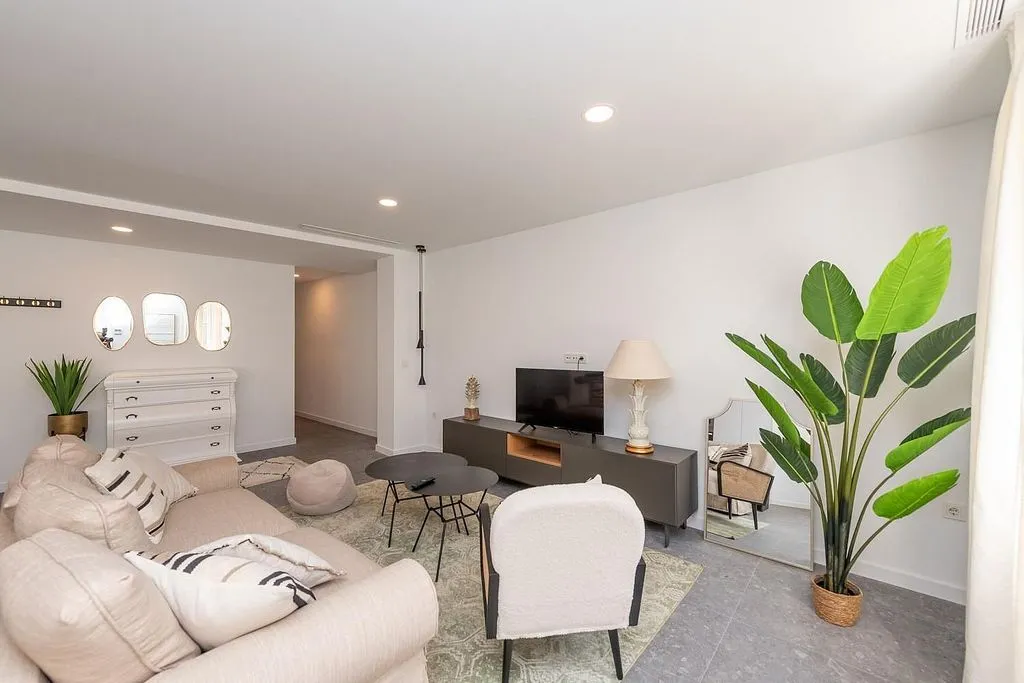 Elutuba - Contemporary Flat with South View in Ensanche