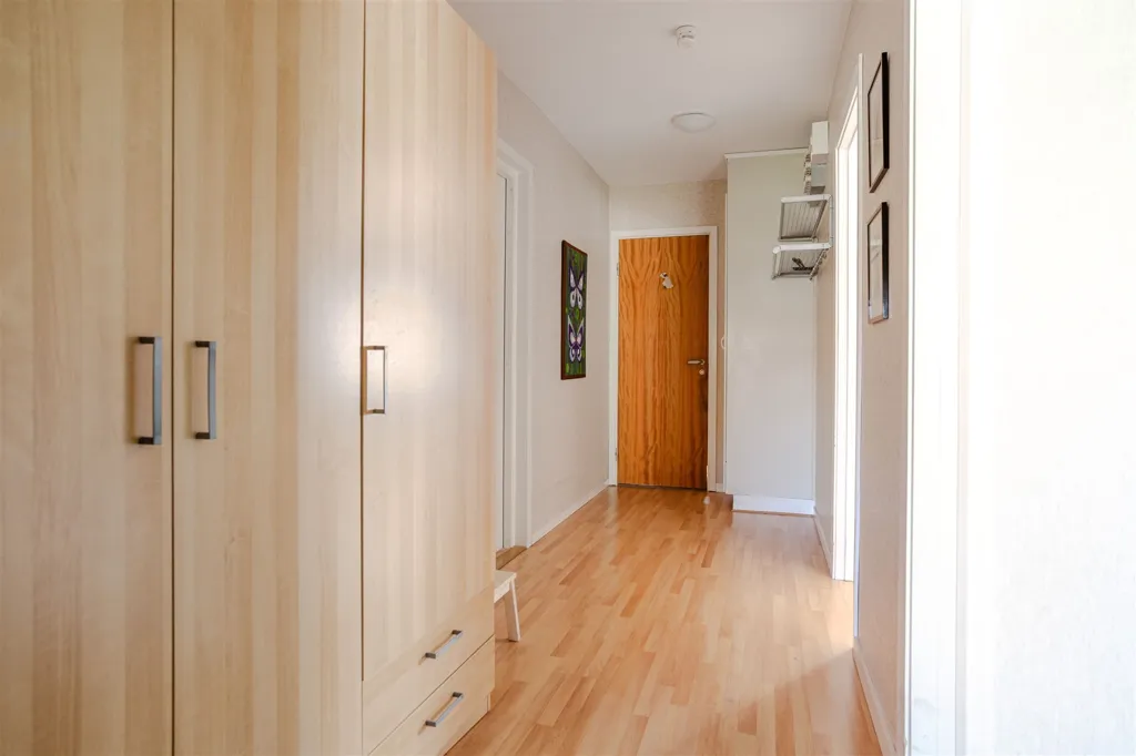 Hallway - Central 2nd Floor Flat with Balcony in Sundsvall