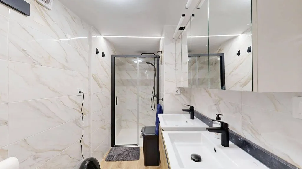 Salles de bain - Modern Loft with High Ceilings in Murcia