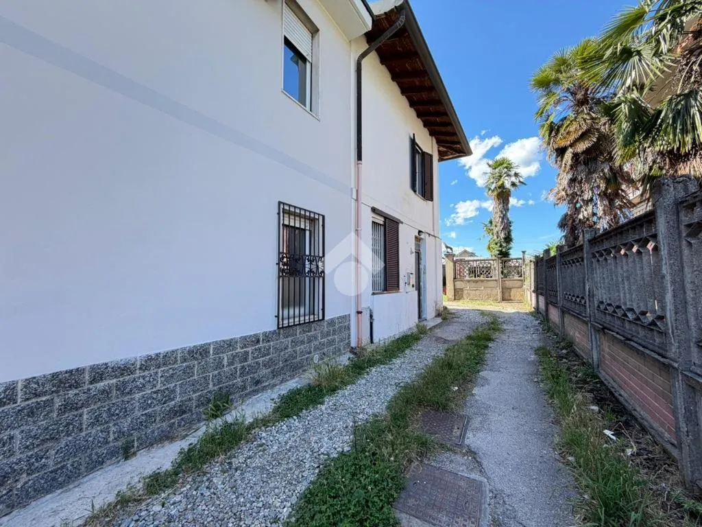 2-room apartment in IT