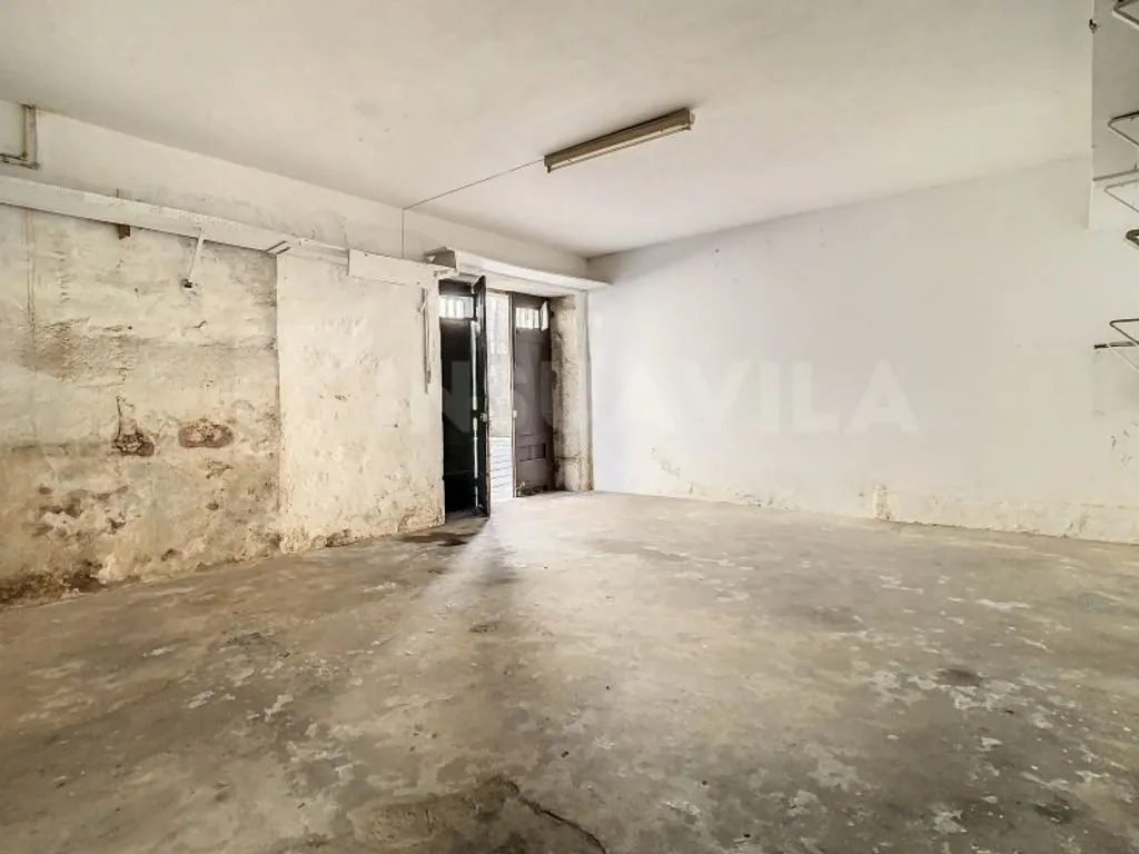 Garage - Luxury House with Historical Facades in Caminha