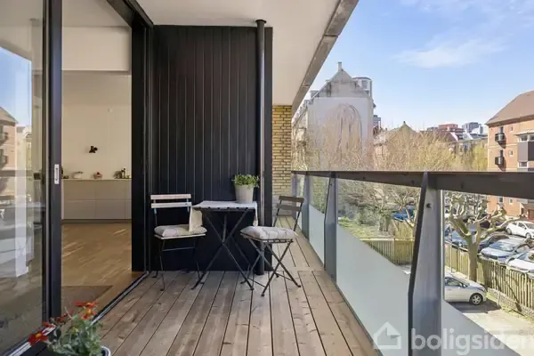 balcony