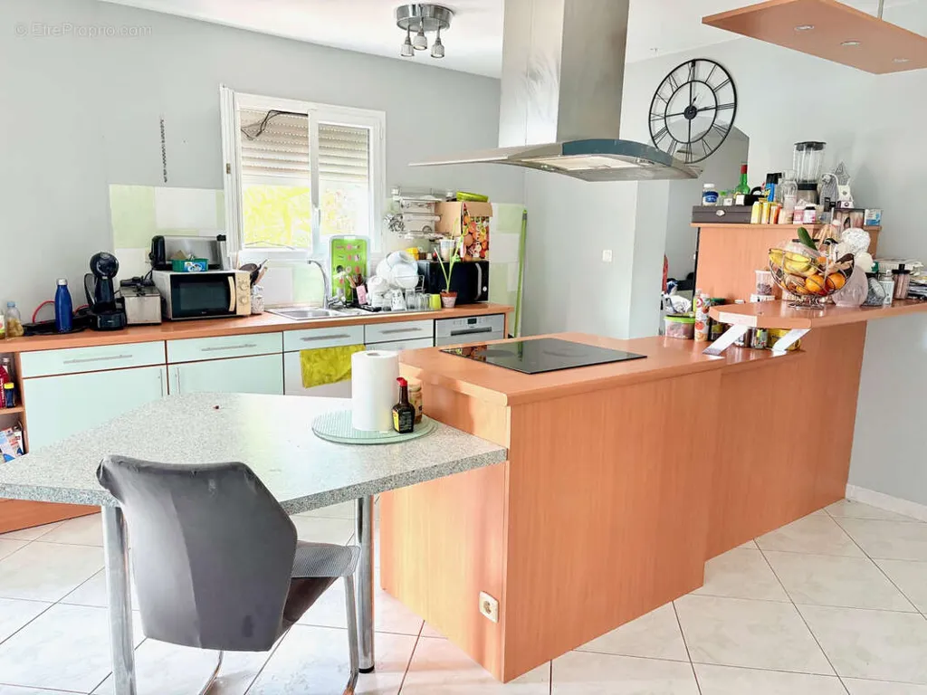 Köök - Spacious Villa with Pool in Pérols
