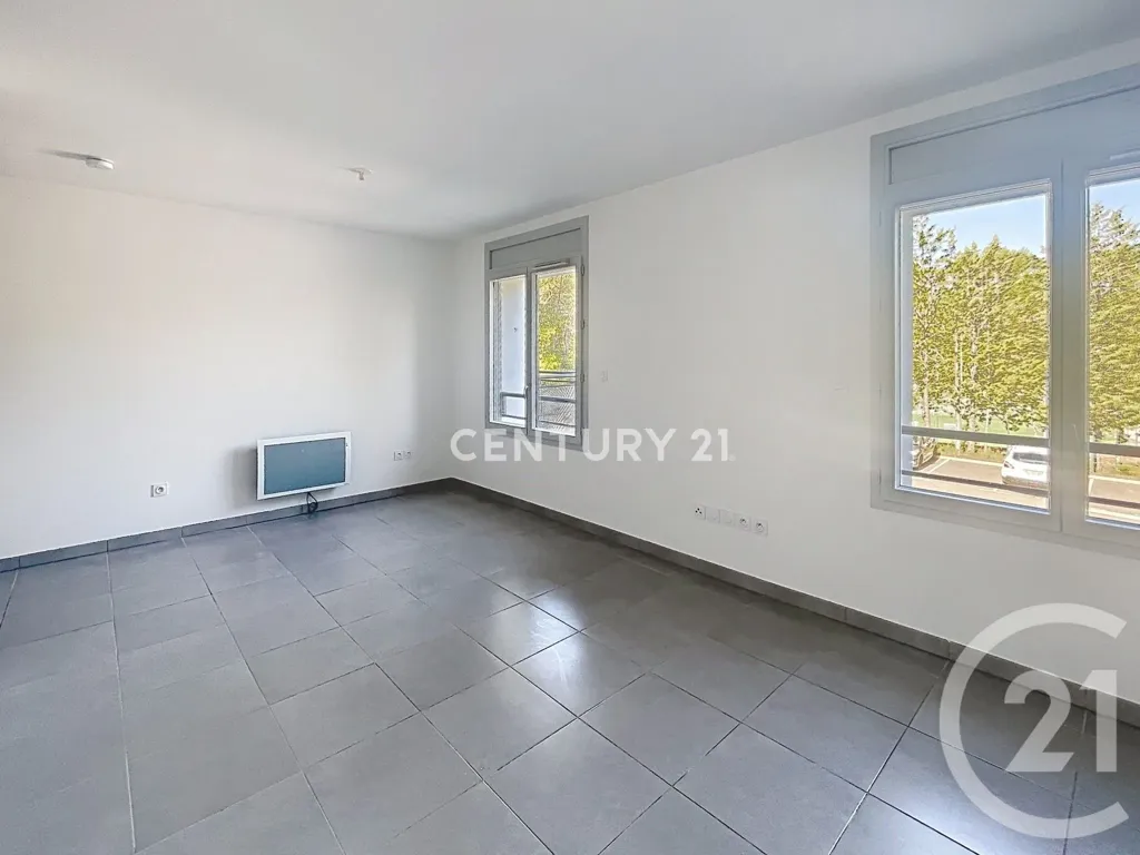 Séjour - Studio avec Ascenseur et Parking à Peypin