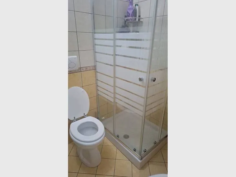 Bagni - Casa indipendente con giardino a Pomezia