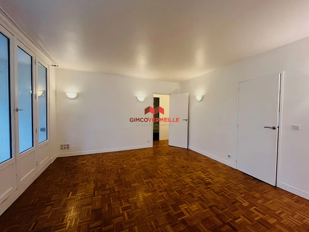 Séjour - Appartement 4 Pièces avec Balcon à La Celle-Saint-Cloud