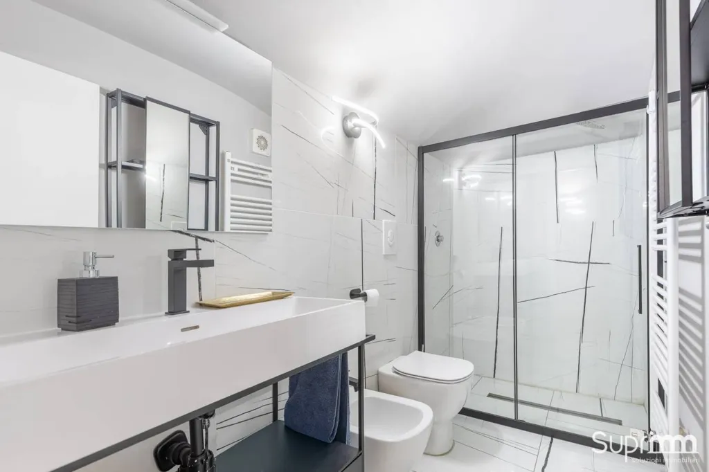 Salles de bain - Restored Apartment with Private Courtyard in Turin