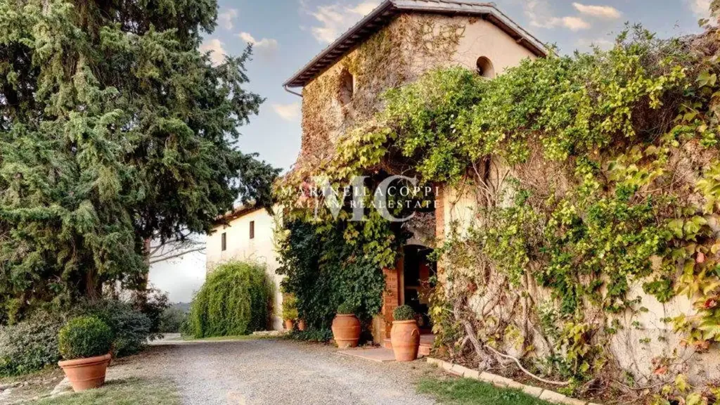 Aed - Chianti Villa with Vineyard and Pool in San Casciano