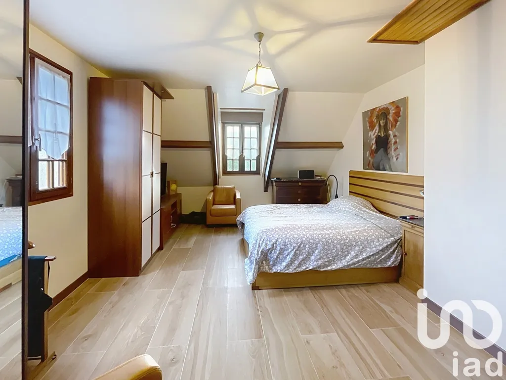 Magamistoad - House with Commercial Space in Berchères-sur-Vesgre