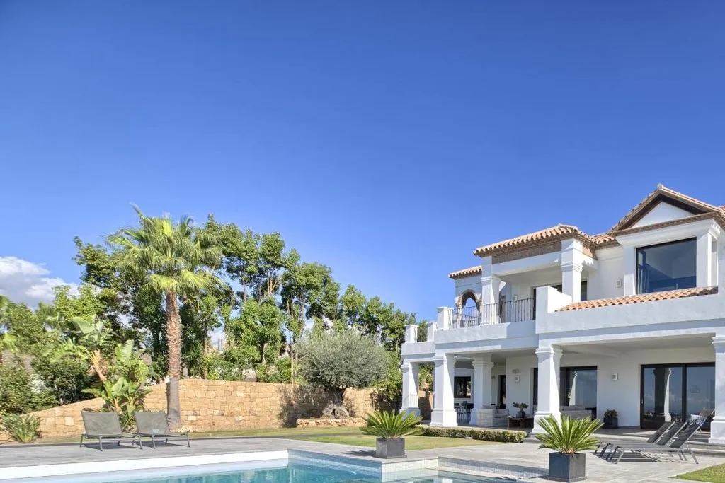 Piscine - Luxury Villa with Private Pool in Benahavís