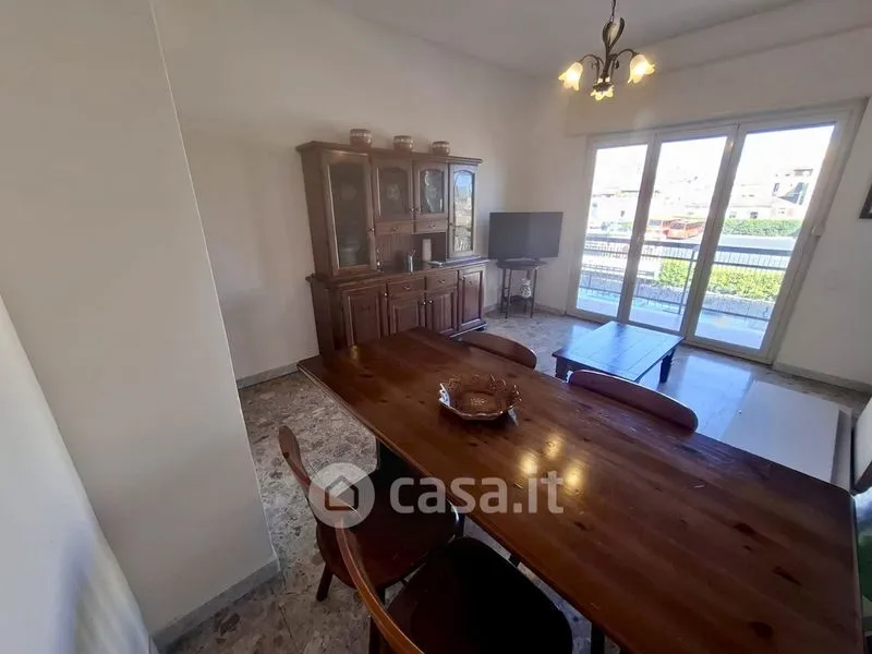 Söögituba - Four-Room Apartment with Balcony in Catania
