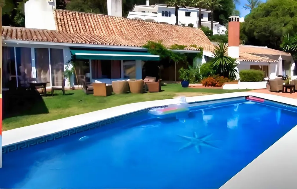 Piscine - Andalusian Villa with Mountain Views in Marbella