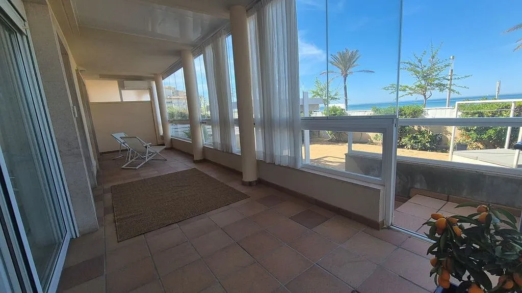 Terrass - Seafront Apartment with Terrace in El Coll d'en Rabassa