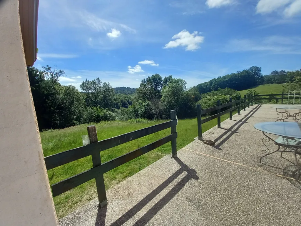 Terrasse - Corps de ferme en pierre avec piscine près de Sarlat