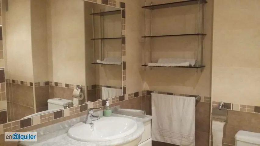 Salles de bain - Student-Friendly Flat with Balcony in City Centre