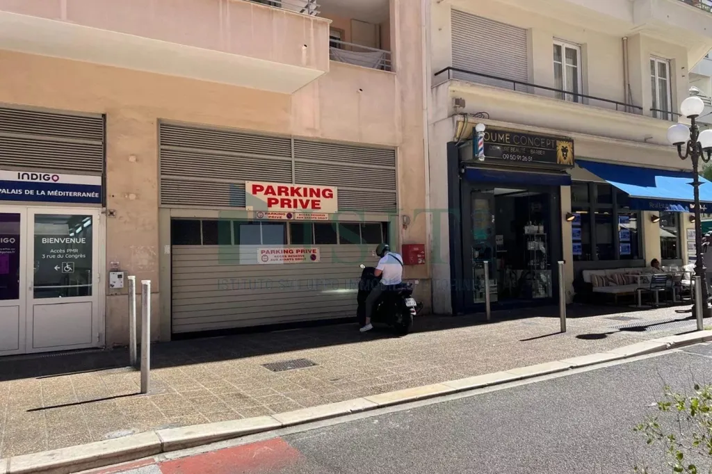 Välivaade - Parking Space in Carré d'Or, Nice