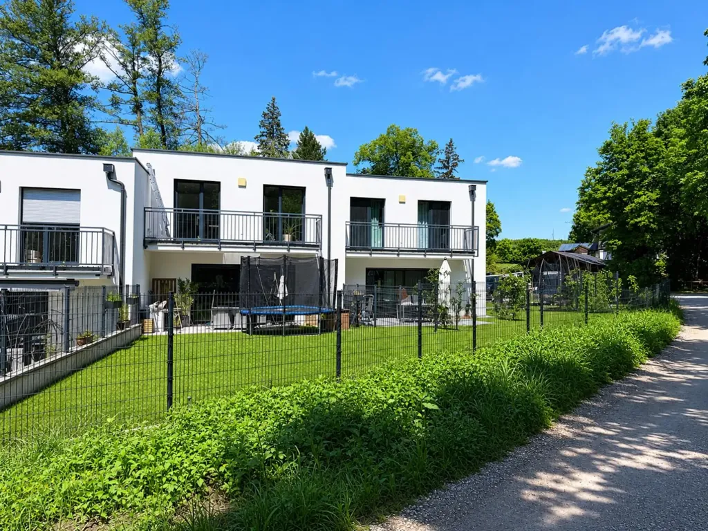 Exterior - Modern Terraced House with Garden in Baden