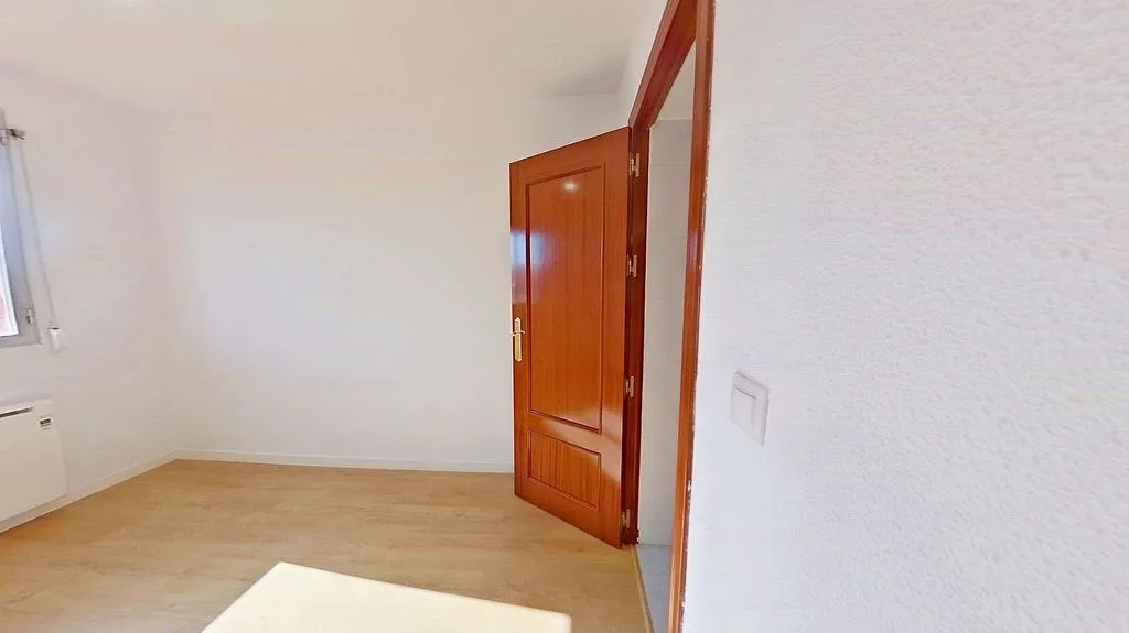 Toad - Three-Bedroom Flat with Ascensor in Puente de Vallecas