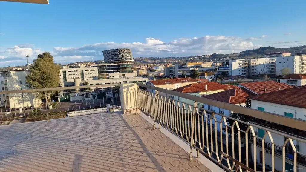 Rõdu - Penthouse with Panoramic Terrace in Pescara