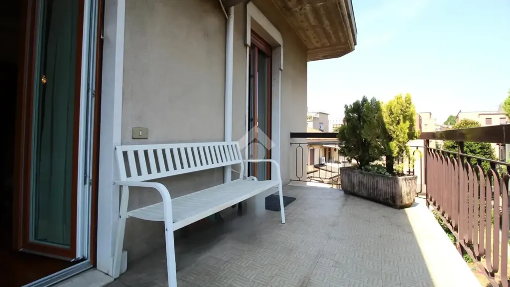 Balcon - Apartment with Balcony and Garden in Brescia