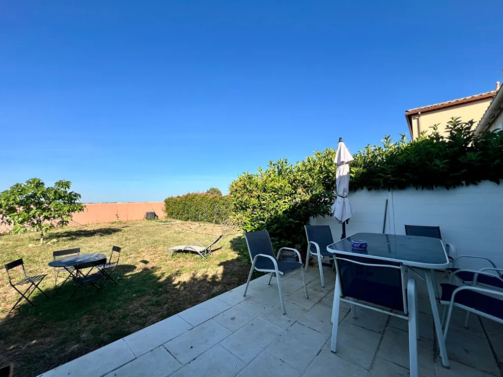 Garden - Contemporary Villa with Garden in Valros