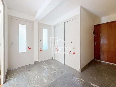 Ingresso - 2-Bedroom Flat in Secure Residence, Bourg-en-Bresse