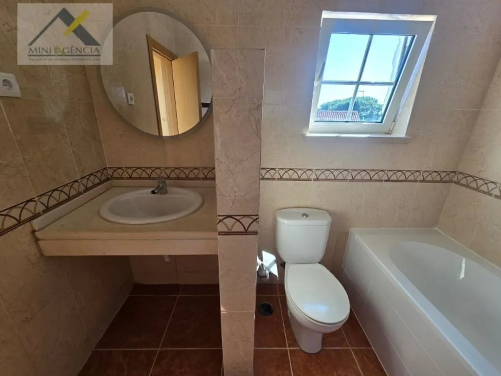 Vannitoad - Luxury Semidetached House with Pool in Setúbal