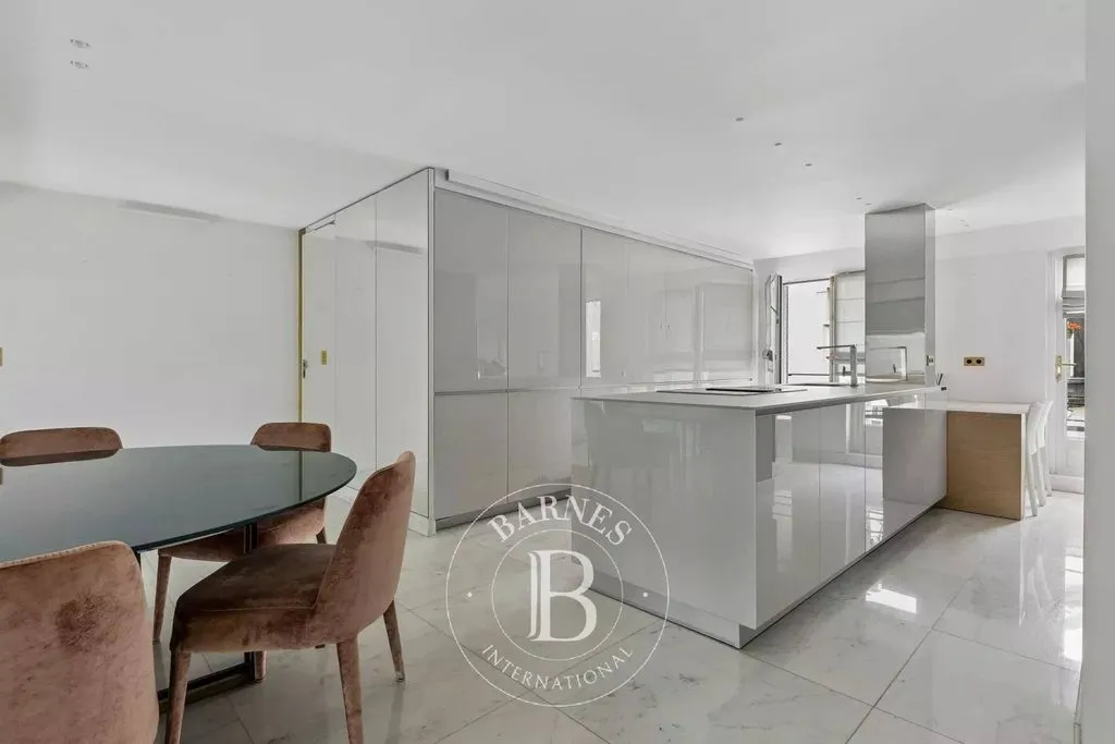 Kitchen - Luxury Duplex with East-West View in Paris 7th