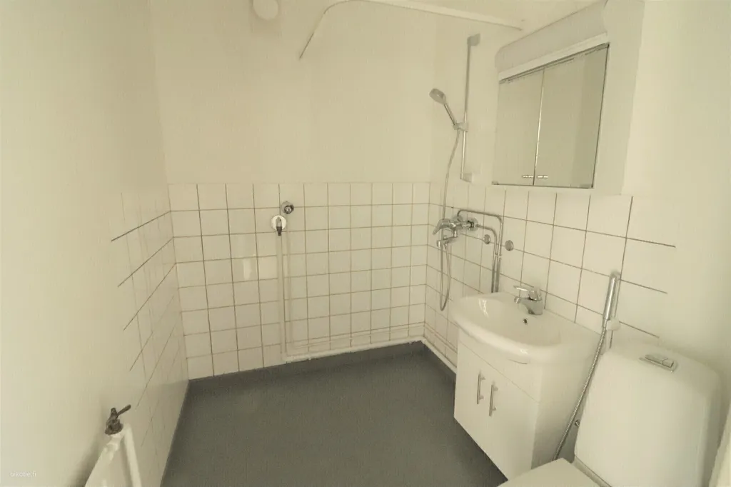 Bathrooms - 1950s Flats with Balcony in Heinäpää, Oulu
