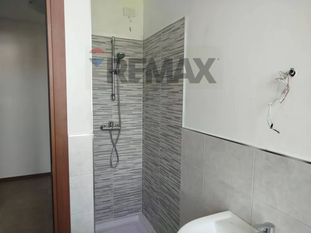 Vannitoad - Modernised Triplex with Balcony in Vellezzo Bellini