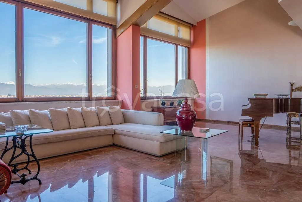 Séjour - Prestigious Apartment with Panoramic View in Turin