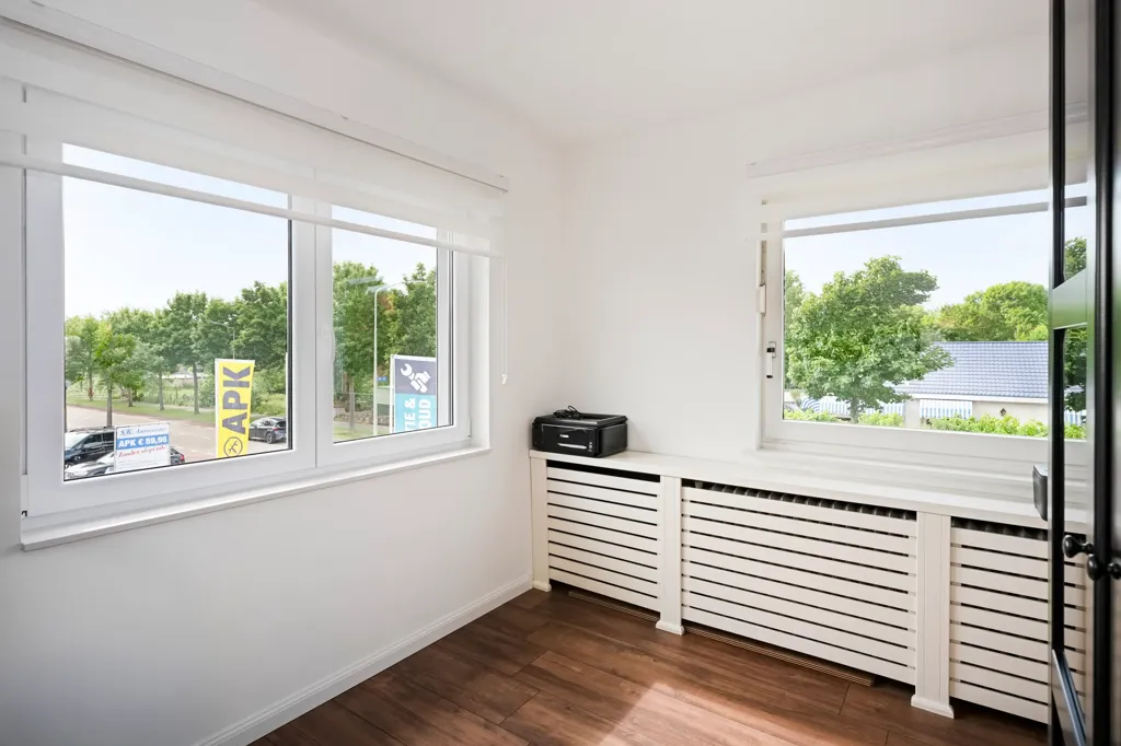 Office - Detached House with Solar Panels in Heerlen