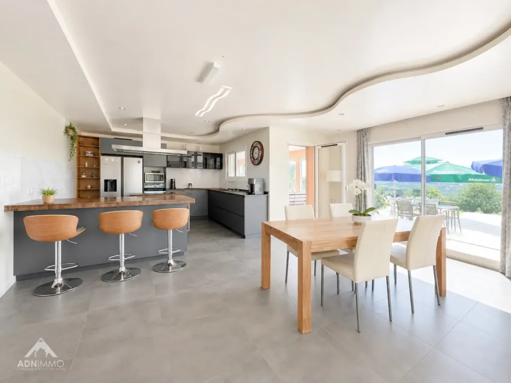 Kitchen - 6-Bedroom House with Pool in Challex